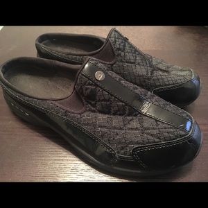 Comfortable black shoes